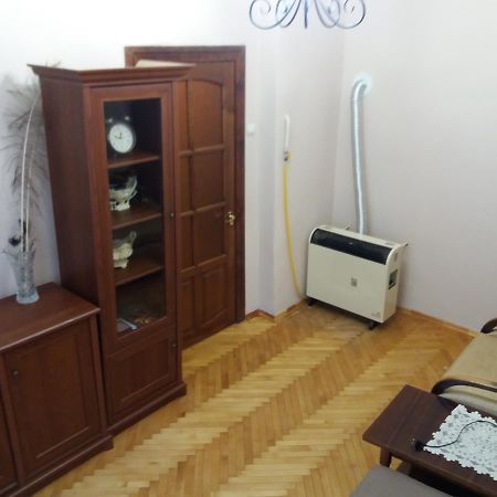 Appartement Pylnykarska 6 à Lviv Extérieur photo