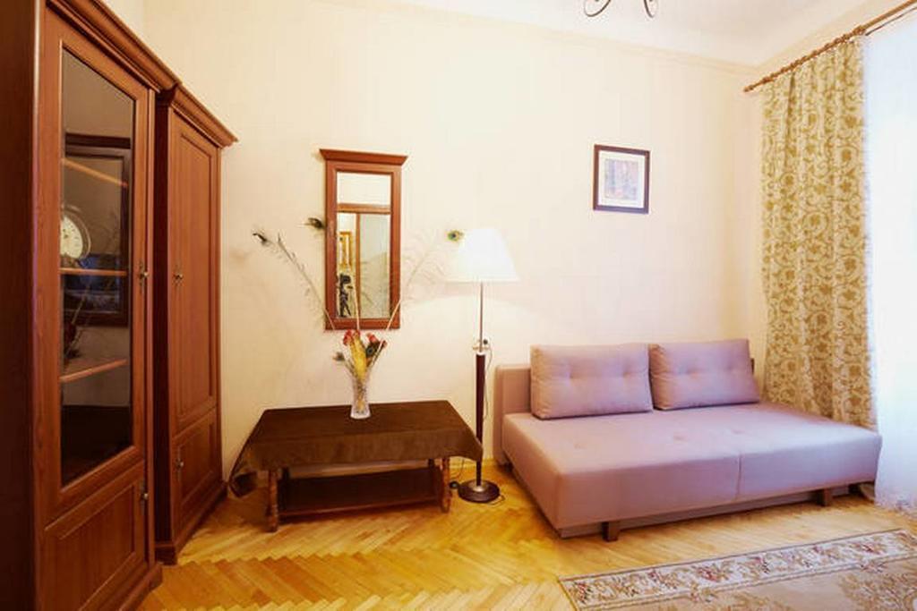 Appartement Pylnykarska 6 à Lviv Extérieur photo