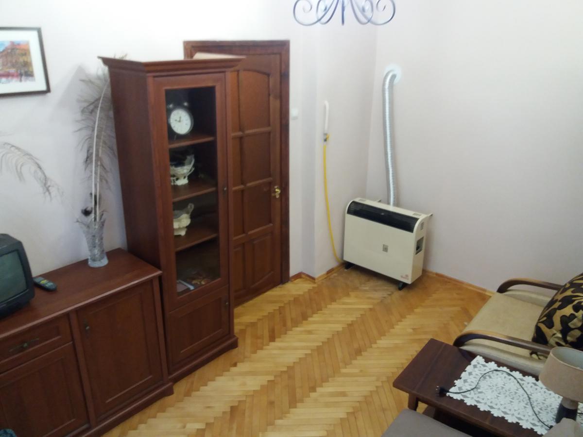 Appartement Pylnykarska 6 à Lviv Extérieur photo